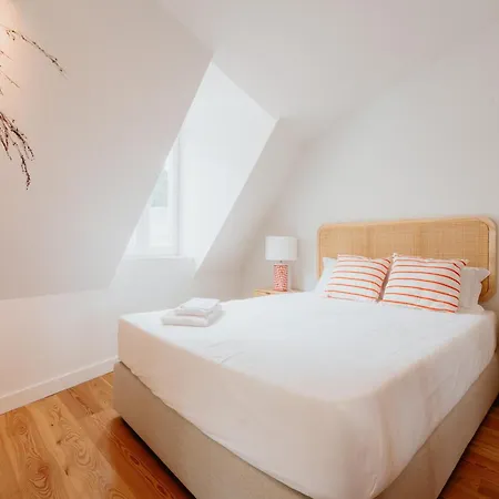 Mary Orange - No 232 2 - Modern & Inviting * Лиссабон